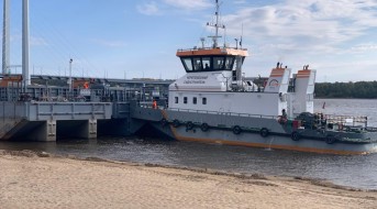 Чистой  воды и семь футов под килем!